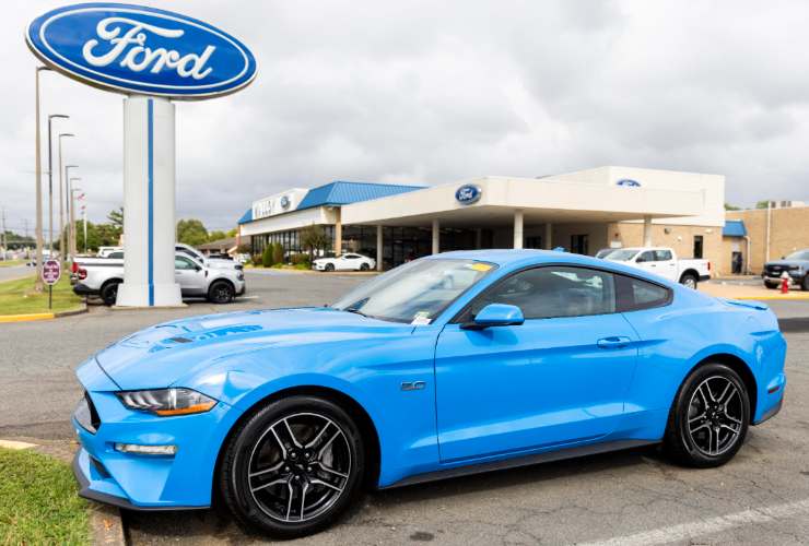 Ford Mustang, problemi con lo sterzo elettronico